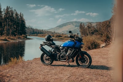 2025_pan-america-1250-special_my25-ra1250s-lifestyle-0374-ab2jc