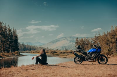 2025_pan-america-1250-special_my25-ra1250s-lifestyle-0424-abjc