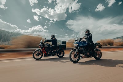 2025_pan-america-1250-special_my25-ra1250s-ra1250se-group-riding-0613-abjc