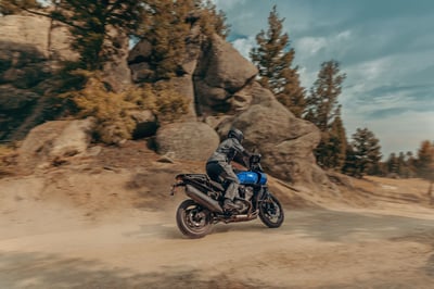 2025_pan-america-1250-special_my25-ra1250s-riding-0204-jkjc