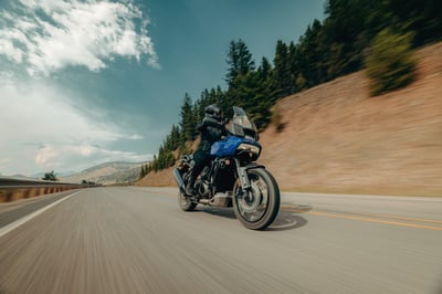 2025_pan-america-1250-special_my25-ra1250s-riding-0557-ab2jc