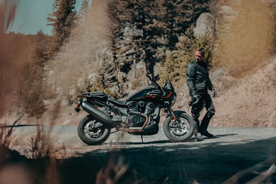 2025_pan-america-1250-st_my25-ra1250st-lifestyle-0422-abjc