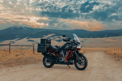 2025_cvo-pan-america_9299-hdm-my25-ra1250se-beauty-0035-bwjc