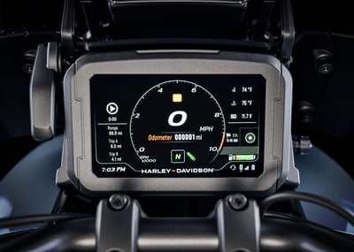 2025_cvo-pan-america__0000_ra1250se_hd_studio_2024_tft_v001