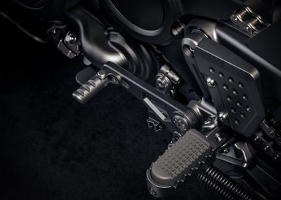 2025_cvo-pan-america__0003_ra1250se_hd_studio_2024_shifter_v001