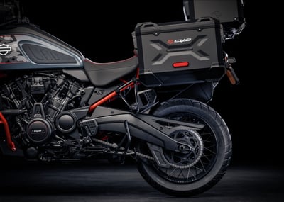 2025_cvo-pan-america__0014_ra1250se_hd_studio_2024_rider-height_v001