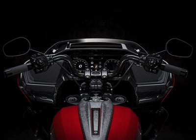 2025_cvo-road-glide-st__0008_fltrxstse_hd_studio_2024_windshield