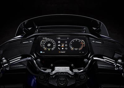 2025_cvo-road-glide__0002_fltrxse_hd_studio_2024_riderpov