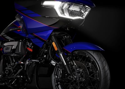 2025_cvo-road-glide__0004_fltrxse_hd_studio_2024_fork