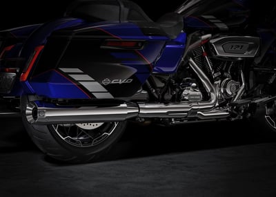 2025_cvo-road-glide__0011_fltrxse_hd_studio_2024_exhaust