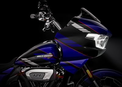 2025_cvo-road-glide__0013_fltrxse_hd_studio_2024_paint