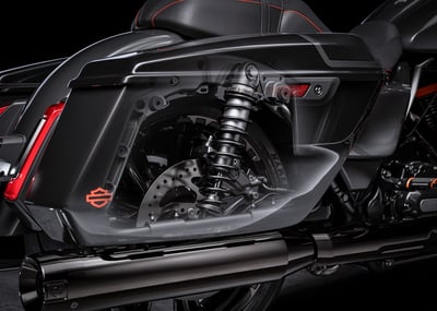 2025_cvo-street-glide__0005_flhxse_hd_studio_2024_suspenssion