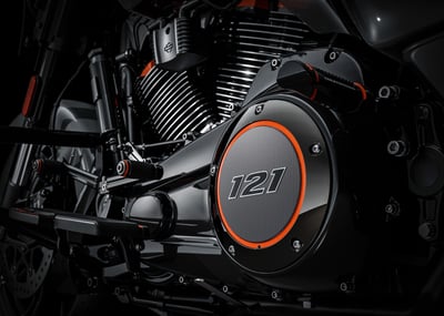 2025_cvo-street-glide__0009_flhxse_hd_studio_2024_derbycover