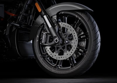 2025_cvo-street-glide__0010_flhxse_hd_studio_2024_wheel