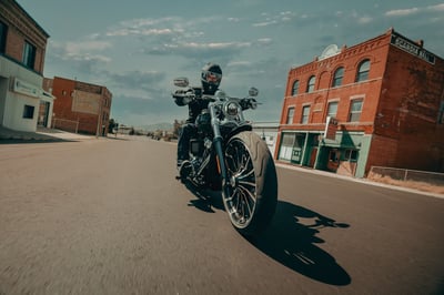 2025_breakout_my25-fxbr-riding-0471-ab2jc