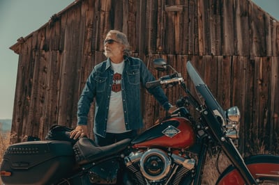 2025_heritage-classic_my25-flhc-lifestyle-0517-bwjc