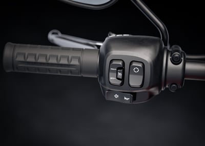 2025_low-rider-s__0006_fxlrs_hd_studio_2024_controls