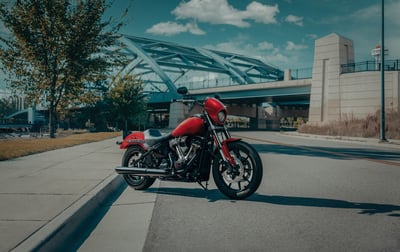 2025_low-rider-s_my25-fxlrs-beauty-0310-bwjc2