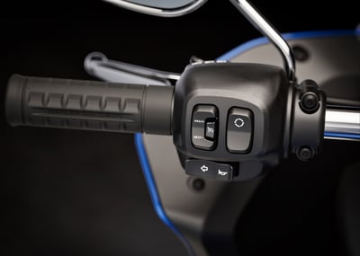 2025_low-rider-st__0008_fxlrst_hd_studio_2024_controls