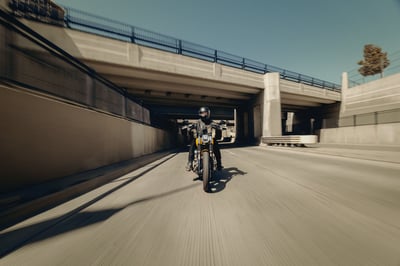 2025_street-bob_my25-fxbb-riding-0440-abjc