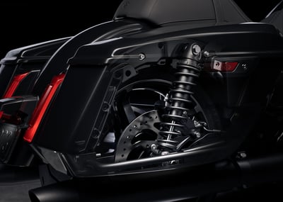 2025_road-glide_0010_fltrx_hd_studio_2024_suspension