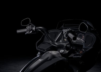 2025_road-glide_0011_fltrx_hd_studio_2024_handlebars