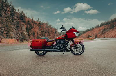 2025_road-glide_my25-fltrx-beauty-0043-bwjc2