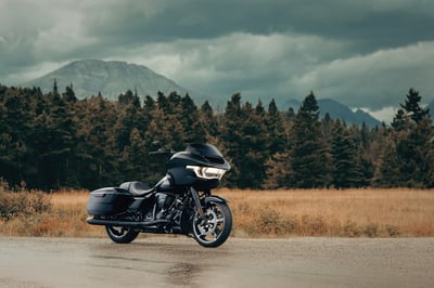 2025_road-glide_my25-fltrx-beauty-0283-bwjc