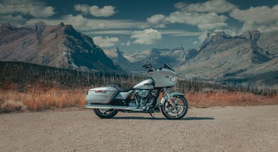 2025_road-glide_my25-fltrx-beauty-0670-bwjc