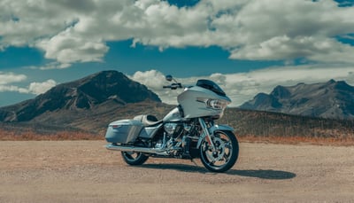 2025_road-glide_my25-fltrx-beauty-0787-bwjc