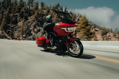 2025_road-glide_my25-fltrx-riding-0343-jkjc