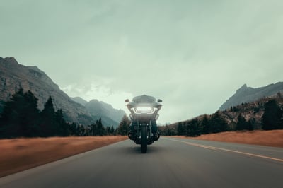 2025_road-glide_my25-fltrx-riding-0393-abjc