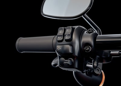 2025_road-king-special__0006_flhrxs_hd_studio_2024_cruisecontrol