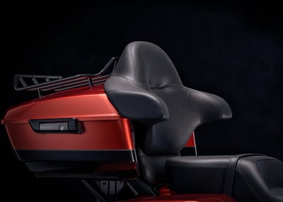 2025_street-glide-ultra__0003_flhxu_hd_studio_2024_backrest