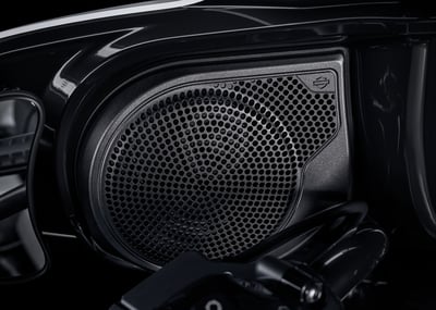 2025_street-glide_0002_flhx_hd_speakers