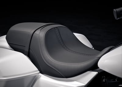 2025_street-glide_0005_flhx_hd_seat