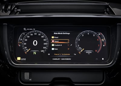 2025_street-glide_0012_flhx_hd_cluster