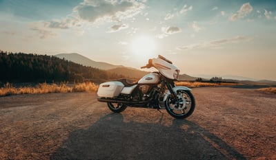 2025_street-glide_my25-flhx-beauty-0025-bwjc2_ae