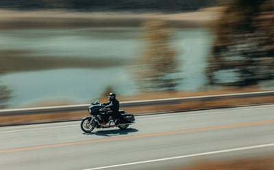 2025_street-glide_my25-flhx-riding-0207-abjc