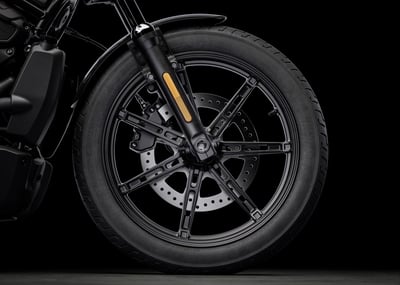 2025_nightster__0006_rh975_hd_studio_2024_wheel