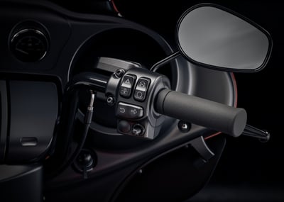 2025_tri-glide-ultra__0003_flhtcutg_hd_studio_2024_preview_reverse_v004