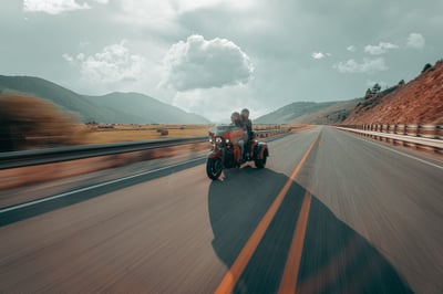 2025_tri-glide-ultra_my25-flhtcutg-riding-0313-ab2jc