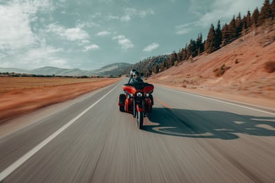 2025_tri-glide-ultra_my25-flhtcutg-riding-0398-ab2jc-1