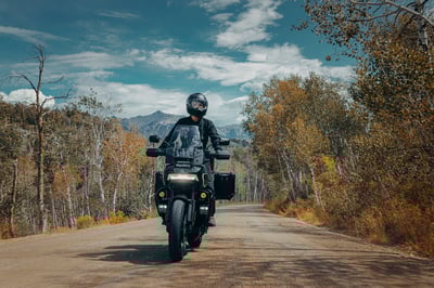 2026_pan-america-1250-limited_26-rh1250l-riding-0047-bwjc