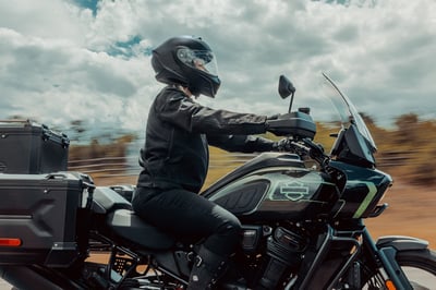 2026_pan-america-1250-limited_26-rh1250l-riding-0439-abjc