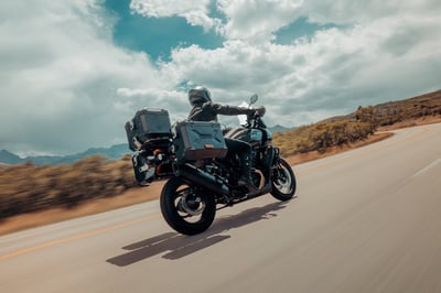 2026_pan-america-1250-limited_26-rh1250l-riding-0450-abjc