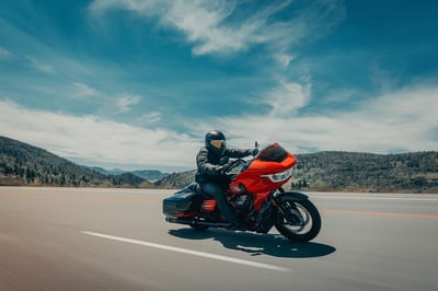 2026_cvo-road-glide-st-2026_26-fltrxstse-riding-0130-abjc