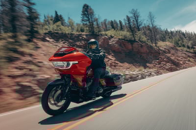 2026_cvo-road-glide-st-2026_26-fltrxstse-riding-0471-abjc