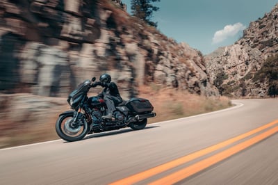 2026_cvo-street-glide-st-2026_26-flhxstse-riding-0967-abjc-st