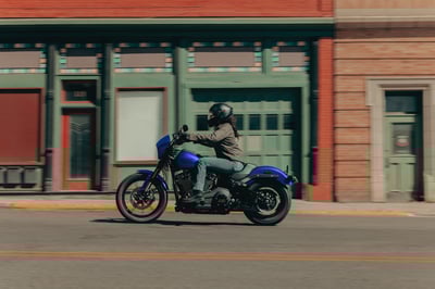 2026_low-rider-s-2026_250902-26-fxlrs-riding-0018-jkjc